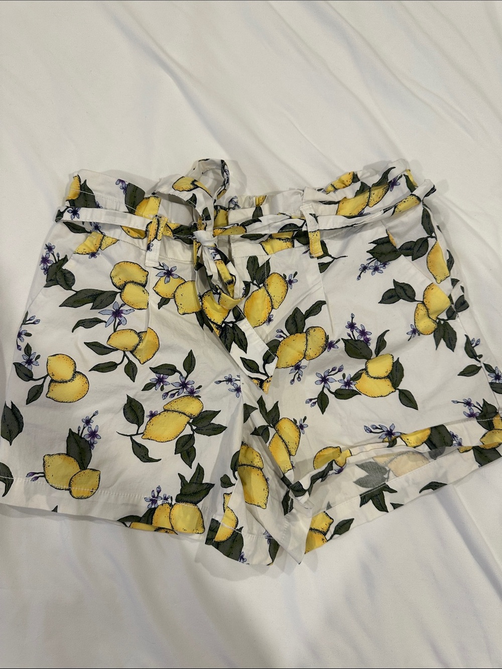 Cute lemon tie shorts size 4
